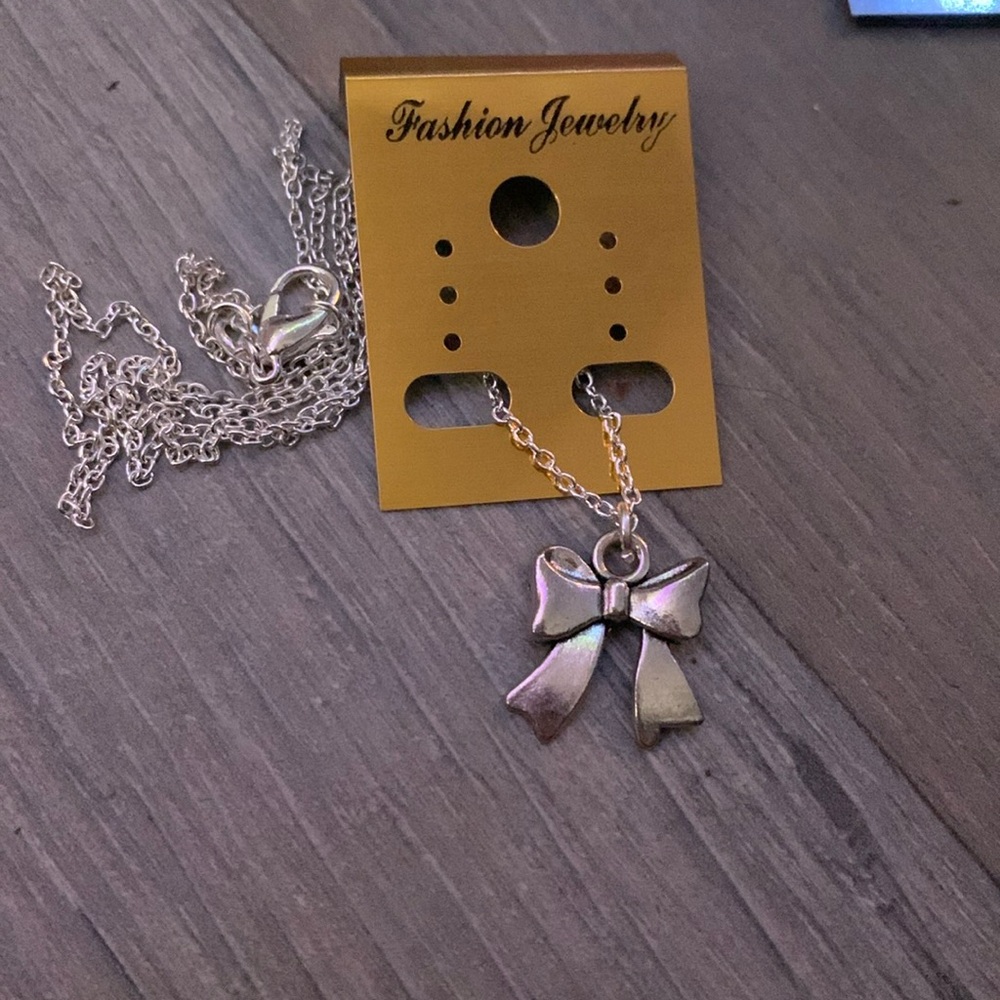 Silver 🎀 necklace